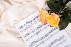 Bouquet Of Roses, Wedding Rings On Silk Stock Images