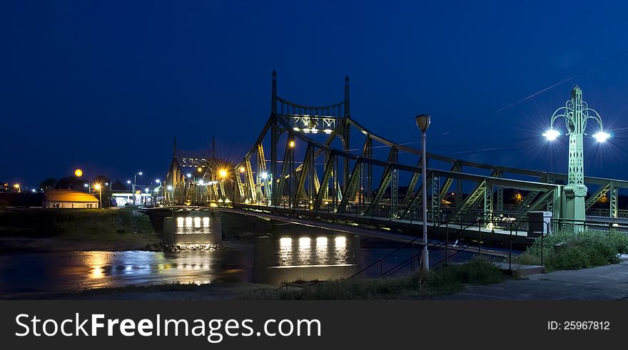 Bridge in Arad illuminated at night.