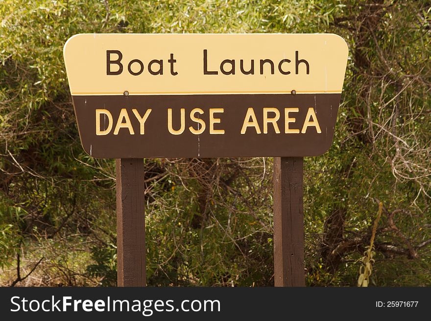 A yellow and brown Boat Launch and Day USe Area sign