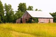 Old Tobacco Barn In Hayfield Royalty Free Stock Photography Old Tobacco Barn In Hayfield Royalty Free Stock Photography