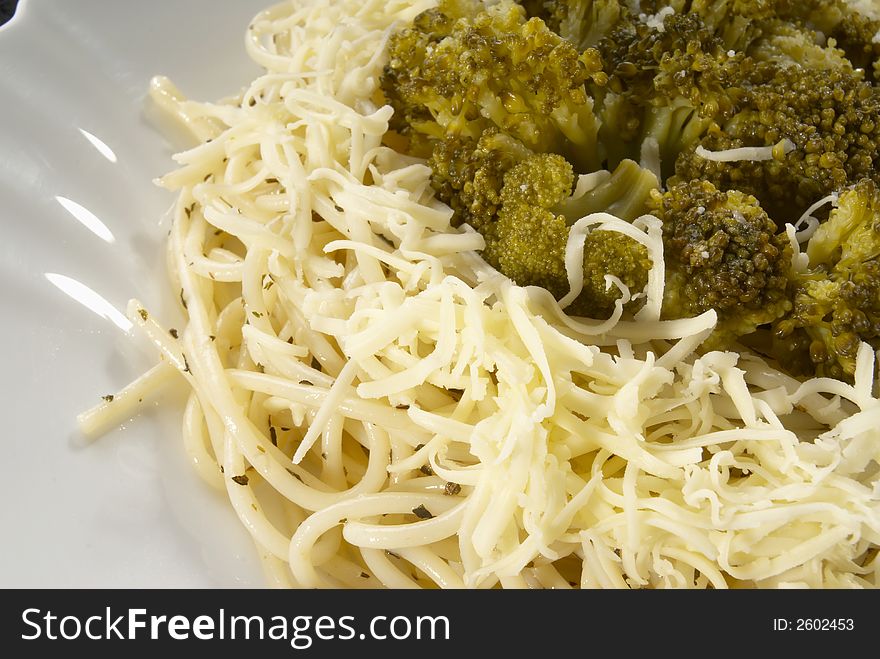 Fresh boiled spaghetti with broccoli