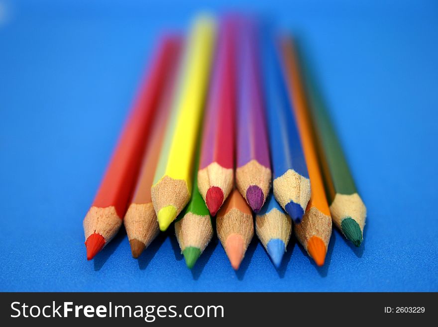 The multicolored pencils on the table