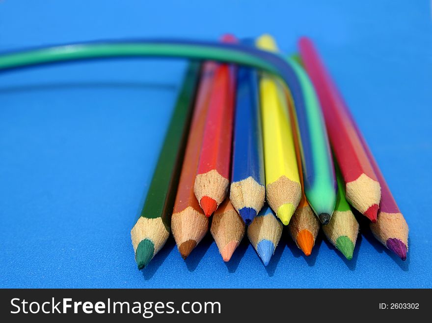 The multicolored pencils on the table