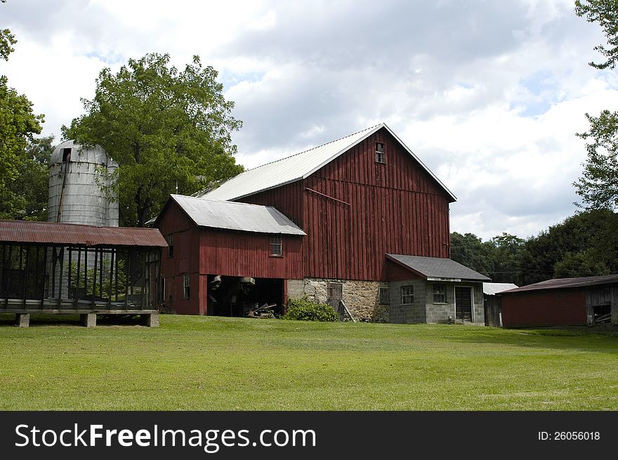 Rural red barn in the Pennsylvania countryside