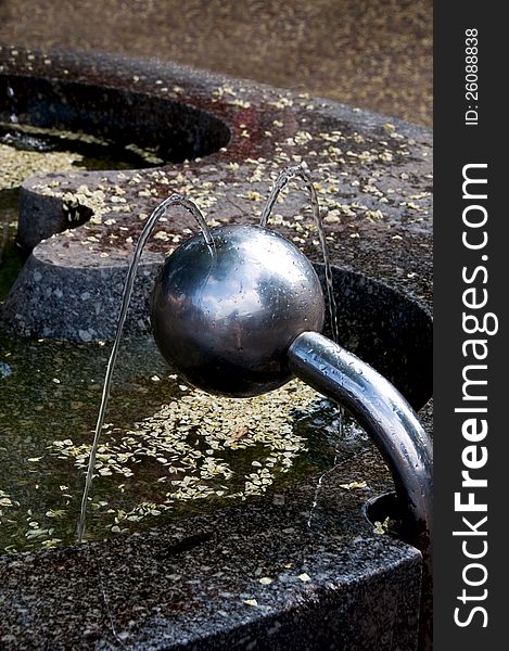 Drinking fountain in the form of a ball beating in two streams