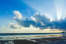 Tropical Beach Sunset Sky With Lighted Clouds Royalty Free Stock Images Tropical Beach Sunset Sky With Lighted Clouds Royalty Free Stock Images