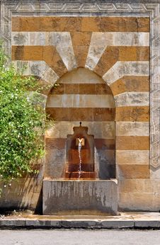 Old Water Pedestal Royalty Free Stock Image Old Water Pedestal Royalty Free Stock Image