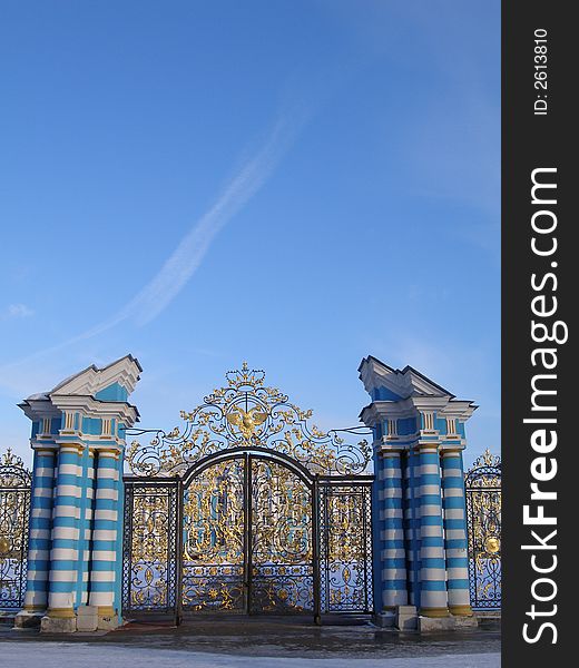 Gold gate in Russian park Ekatherina 2\'s Palace in St.Peterburgh in Russia. Gold gate in Russian park Ekatherina 2\'s Palace in St.Peterburgh in Russia