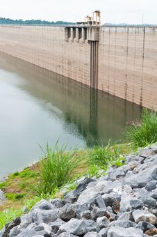 Stone And Dam Water Level Royalty Free Stock Image Stone And Dam Water Level Royalty Free Stock Image