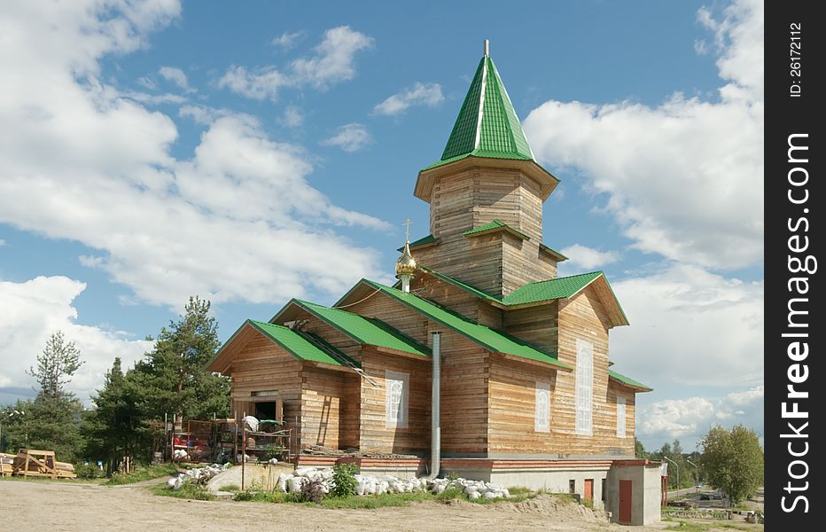 Wooden ortodox church under construction