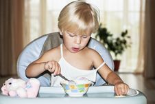 Portrait Of Little Girl &x28;2 Years&x29; Eating Royalty Free Stock Images Portrait Of Little Girl &x28;2 Years&x29; Eating Royalty Free Stock Images