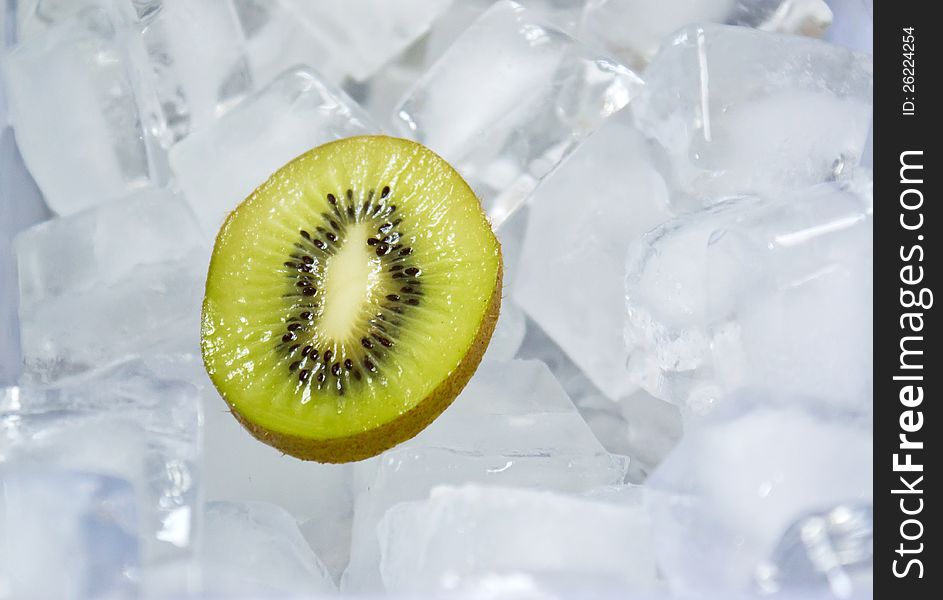 The kiwi sliced on ice that look fresh and stunning.