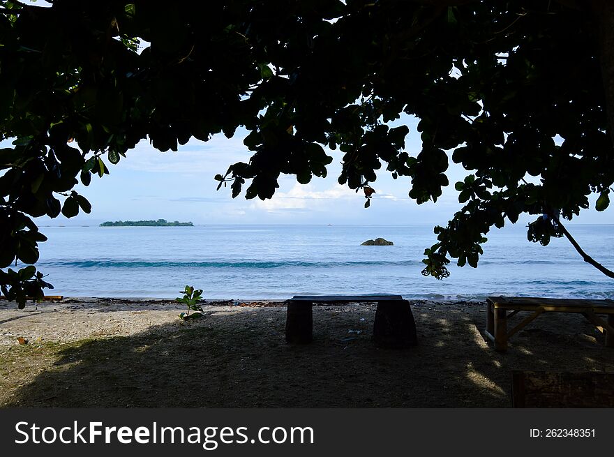 This one beach is located in Banten Province. It deserves to be called the gateway to Ujung Kulon because of its location which is directly adjacent to this national park. Administratively, Daplangu Beach is included in the Sumur sub-district, Pandeglang Regency. This beautiful beach is deserted by visitors. This one beach is located in Banten Province. It deserves to be called the gateway to Ujung Kulon because of its location which is directly adjacent to this national park. Administratively, Daplangu Beach is included in the Sumur sub-district, Pandeglang Regency. This beautiful beach is deserted by visitors.