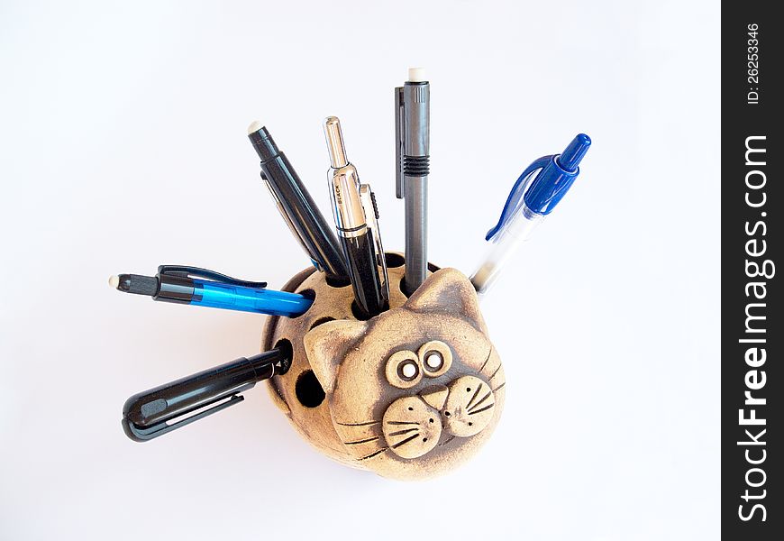 Ceramic stand for pens and pencils in the shape of cats.