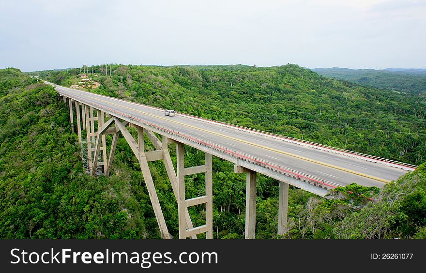 Cuban bridge across the valley in the province of Mantanzas. Cuban bridge across the valley in the province of Mantanzas.