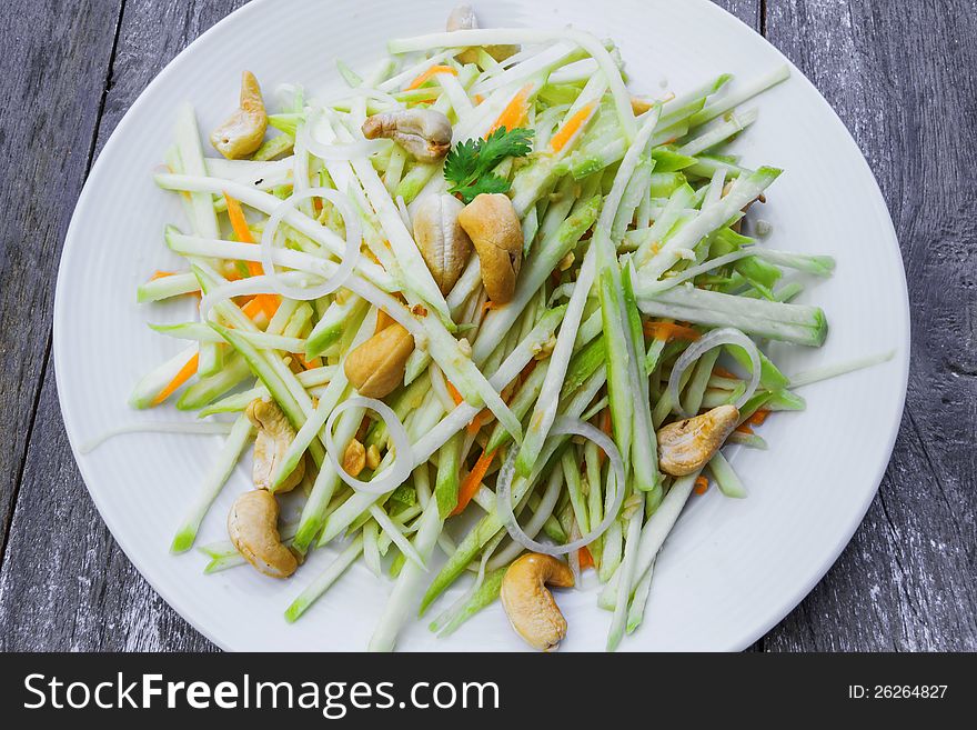 Green mango salad with carrot and cashew nuts