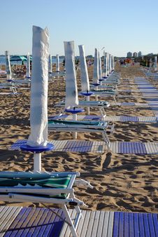 Beach Umbrellas And Sunbed Royalty Free Stock Images
