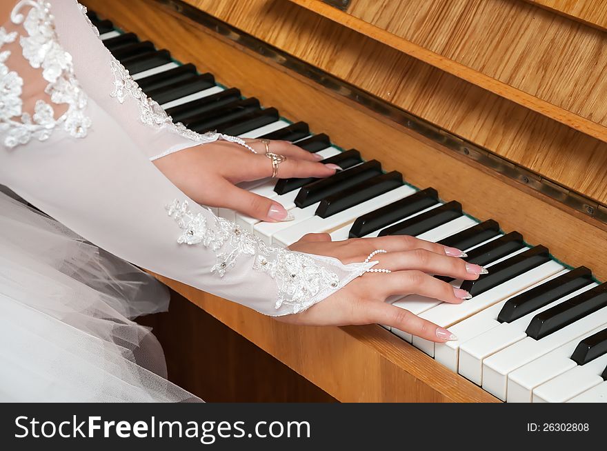 Bride's hands on the piano. Bride's hands on the piano