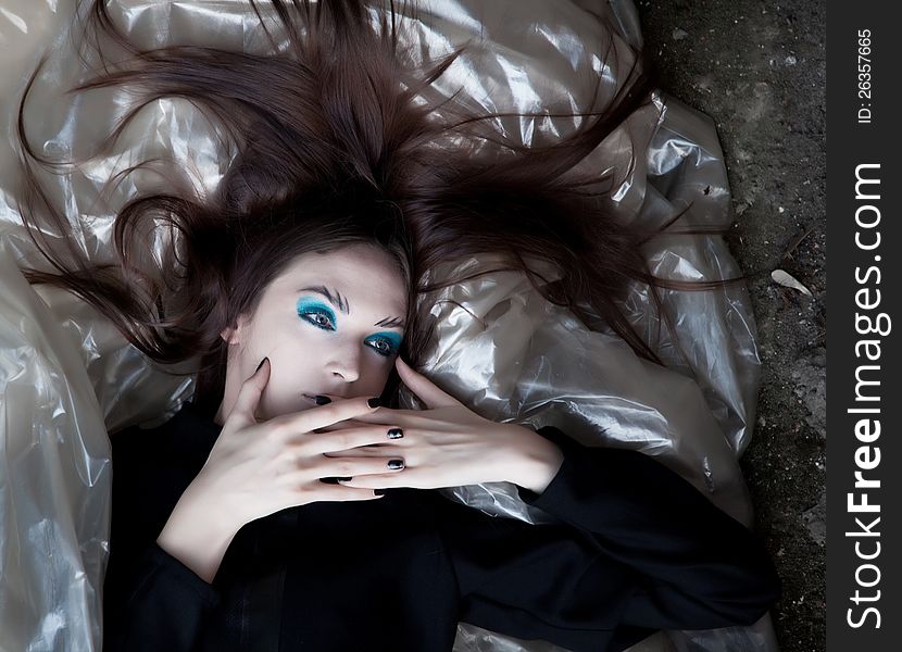 Stylish Girl Dreaming - Blue Make-up