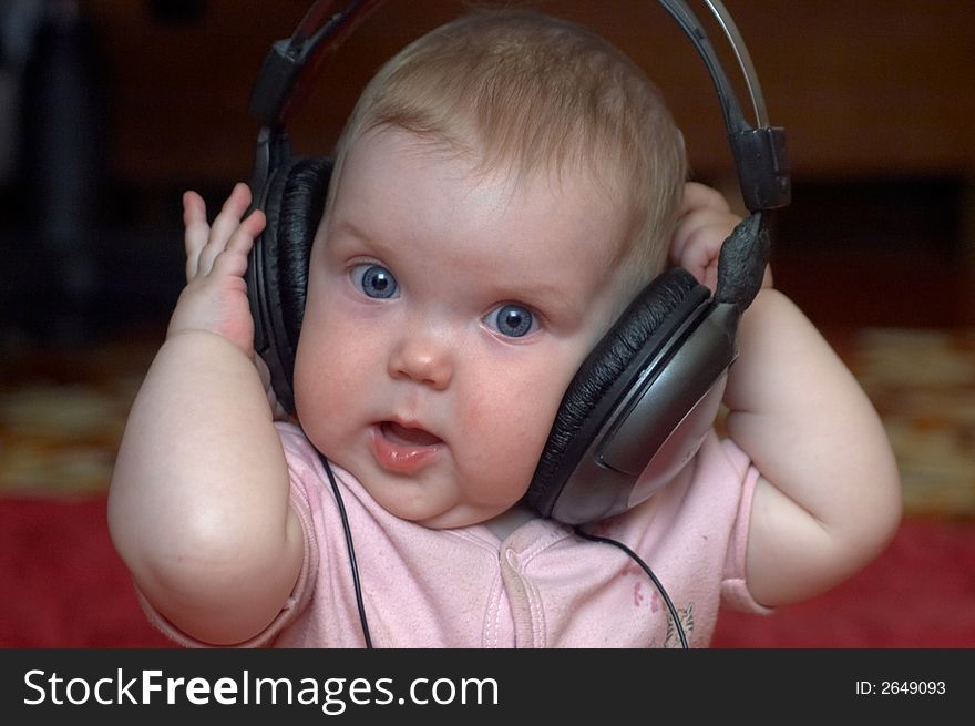 An image of girl listening to music