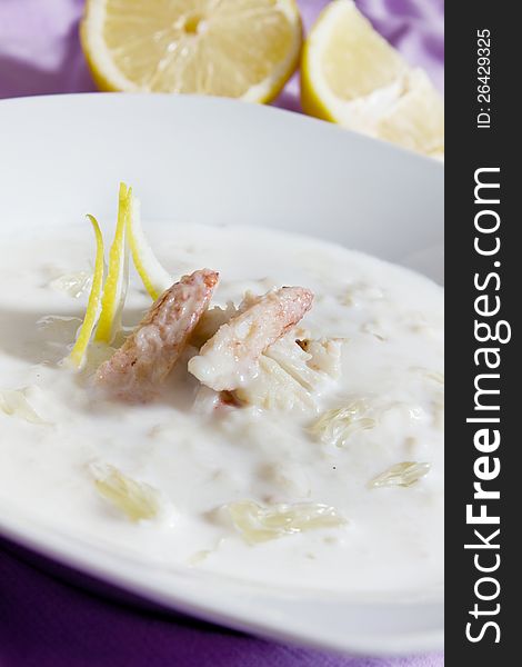 Fresh crab meat, add a lot of cream and lemon juice. Fresh crab meat, add a lot of cream and lemon juice.