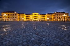 Schonbrunn Palace In Vienna, Austria By Night Royalty Free Stock Photography Schonbrunn Palace In Vienna, Austria By Night Royalty Free Stock Photography