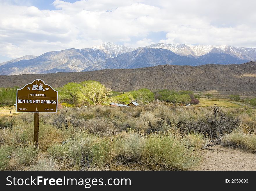 13 1/2 people living in small nevada town at high elevation. 13 1/2 people living in small nevada town at high elevation