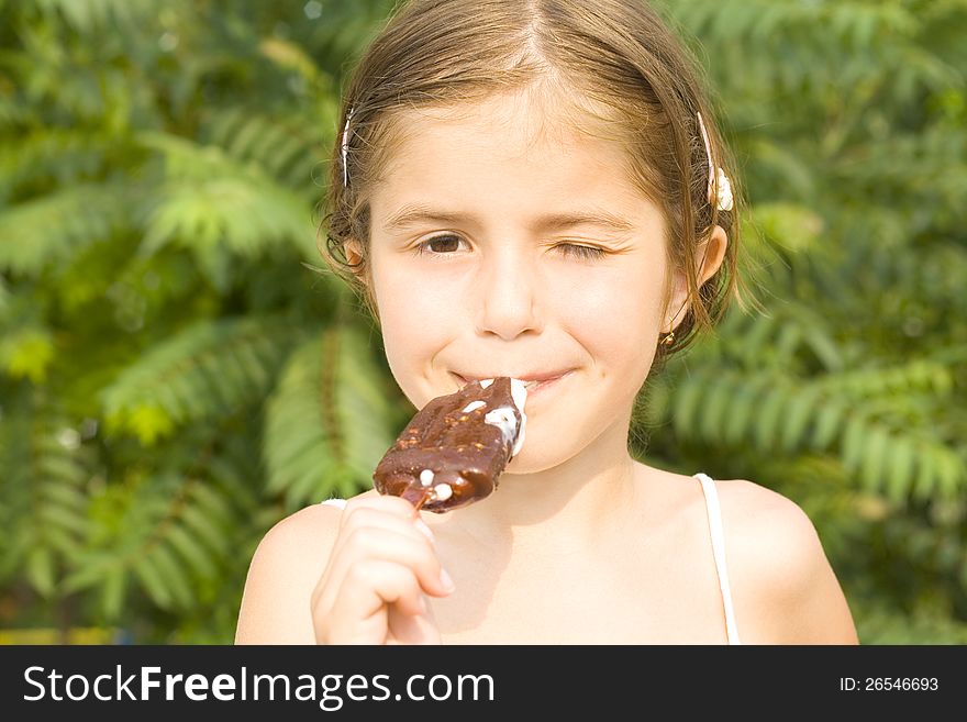 Child eating ice cream -happy child