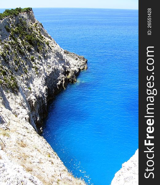 This image presents a very nice view of the shore of the Mediterranean sea . This image presents a very nice view of the shore of the Mediterranean sea .