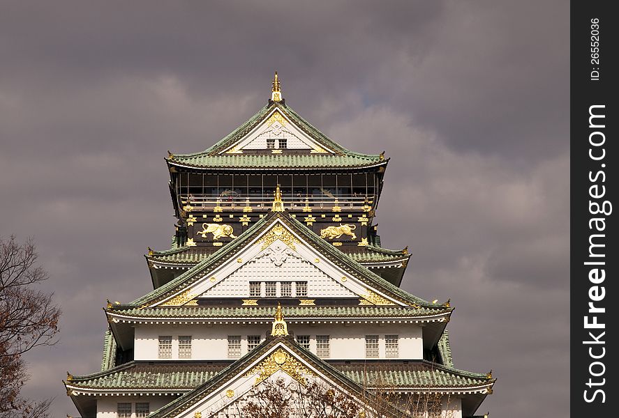 Osaka Castle before rain.