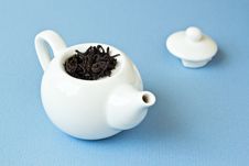 Small Tea Pot With Leaves Of Black Tea Royalty Free Stock Images Small Tea Pot With Leaves Of Black Tea Royalty Free Stock Images