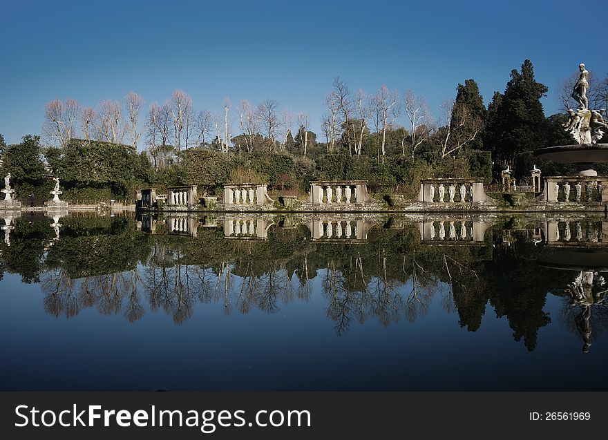 A little lake with mirror effect in Boboli garden (Florence). A little lake with mirror effect in Boboli garden (Florence)