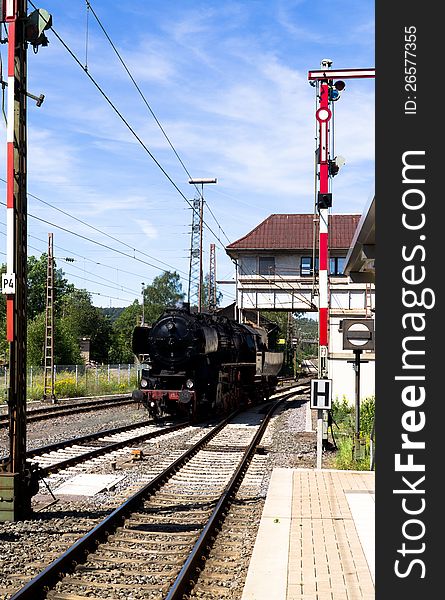 Steam from Siegen railway museum passing a semaphore at Kreuztal. Steam from Siegen railway museum passing a semaphore at Kreuztal