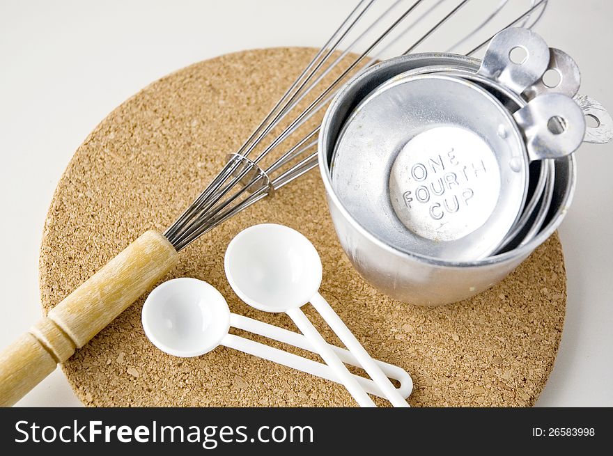 Measuring cups with spoon and whisk