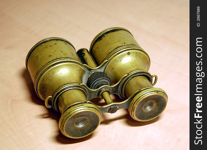 The antique binoculars , the beginning of the past century