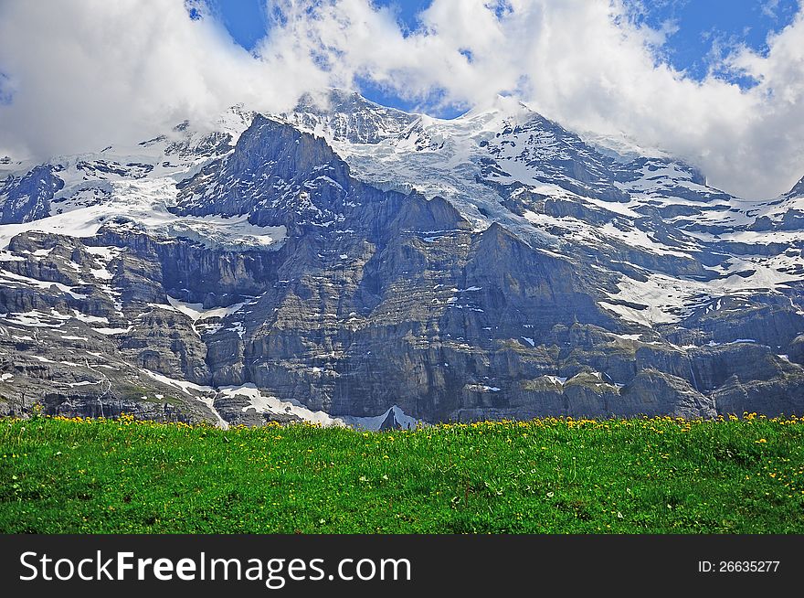 Walking from Kleine Scheideg to Wengen. Walking from Kleine Scheideg to Wengen.