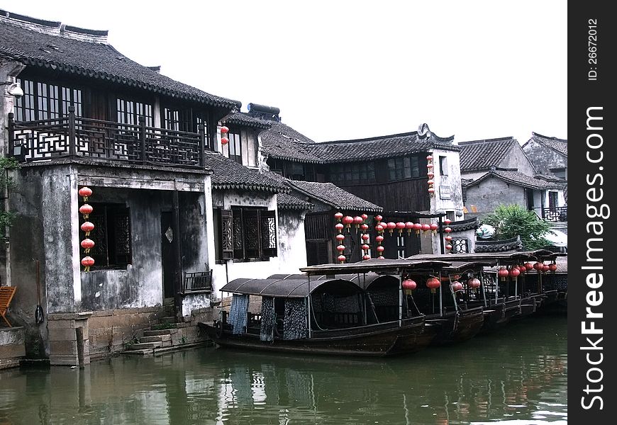 Xitang is level,densely distributed with rivers and has a very quiet natural environment.9 rivers converge in this town,dividing it into 8 sections,but many bridges link this water town together(anciently called as “nine dragon old pearl”and“wind from 8 sides”).Inside the town,there are many well-preserved architectural groups constructed during the Ming and Qing dynasties,which boast a higher artistry and study value,thus being highlighted by the experts at home and abroad studying antique buildings.Through a bird's-eye view of the whole town,green waves ripple everywhere and every family resides near water. In the morning,water flows beneath bridges,thin mist is like silk,pinkish walls on both banks stand tall and erect and tiled houses are reflected inversely in the water.In the evening,the setting sun shines slantwise,songs come from fishing boats,lamps flicker and the fragrance of wine drifts.The whole old town is like a poem and a picture.In this town,people will feel that they are seemingly in an earthly paradise.It is hard to know that people exist in the picture or picture exists in the heart of people.