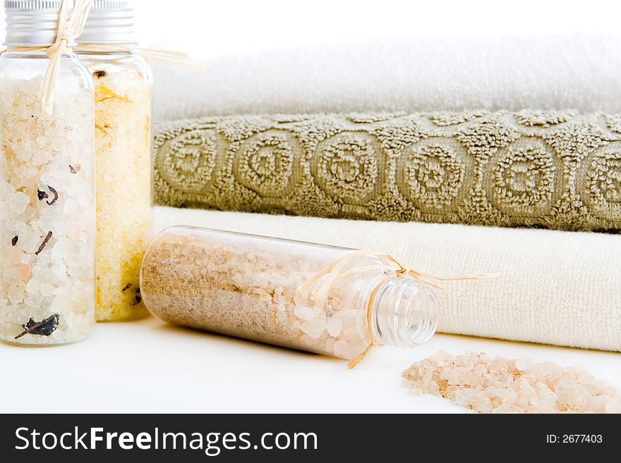 Three towels and bath salts (4)