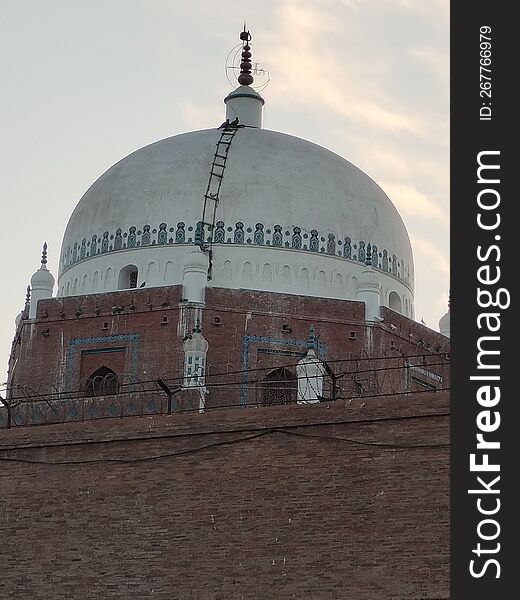 Here is a tomb in Multan city Pakistan