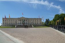 The Royal Palace In Oslo Royalty Free Stock Images The Royal Palace In Oslo Royalty Free Stock Images