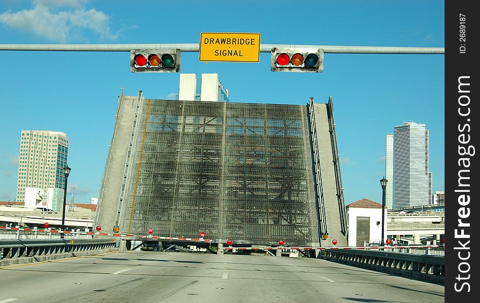 Drawbridge Signal at a river crossing in Miami