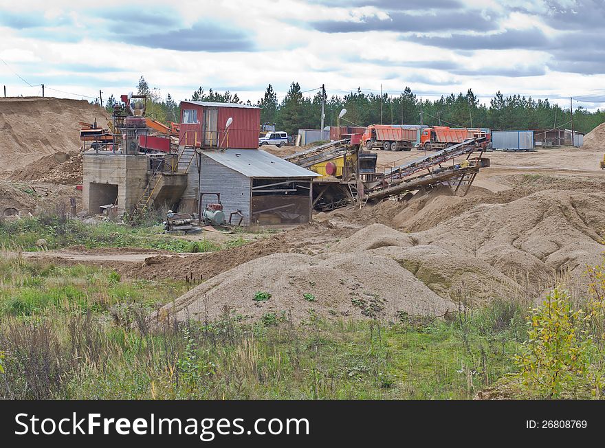 Sandy pit production and sand delivery