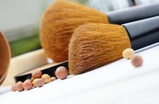Make-up Palette And Brushes Royalty Free Stock Images Make-up Palette And Brushes Royalty Free Stock Images