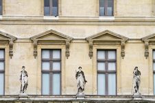 Beautiful Statues Located On The Museum Of The Louvre In Paris, France Royalty Free Stock Images Beautiful Statues Located On The Museum Of The Louvre In Paris, France Royalty Free Stock Images