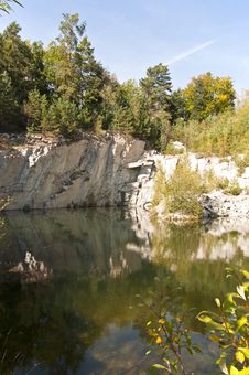 Flooded Quarry Royalty Free Stock Images Flooded Quarry Royalty Free Stock Images