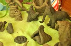 Art Toys Moulding From Clay In Art Classroom Stock Photography