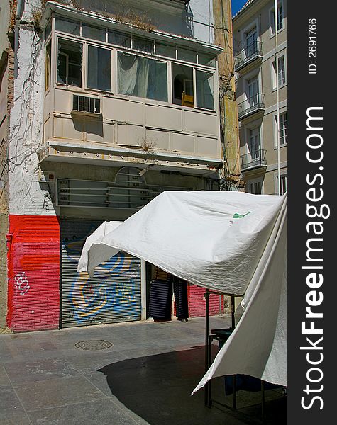 House in valencia with spread cloth