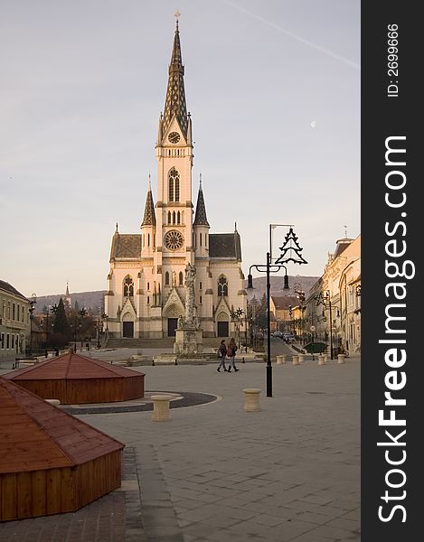 Chiesa Ungherese sulla piazza principale piccolo Paese. Chiesa Ungherese sulla piazza principale piccolo Paese.