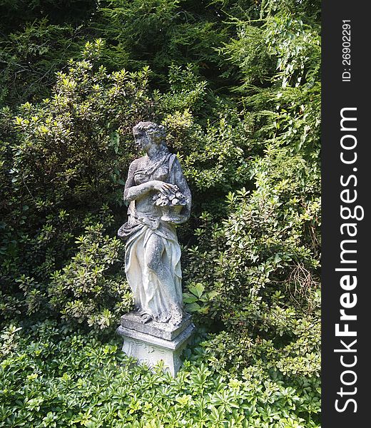 Picture of the Old statue in the garden