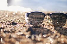 Sunglasses On A Sandy Beach. Sunset By The Sea. Background In Bokeh. Vacation At The Sea. Flight To The Journey. Stock Images